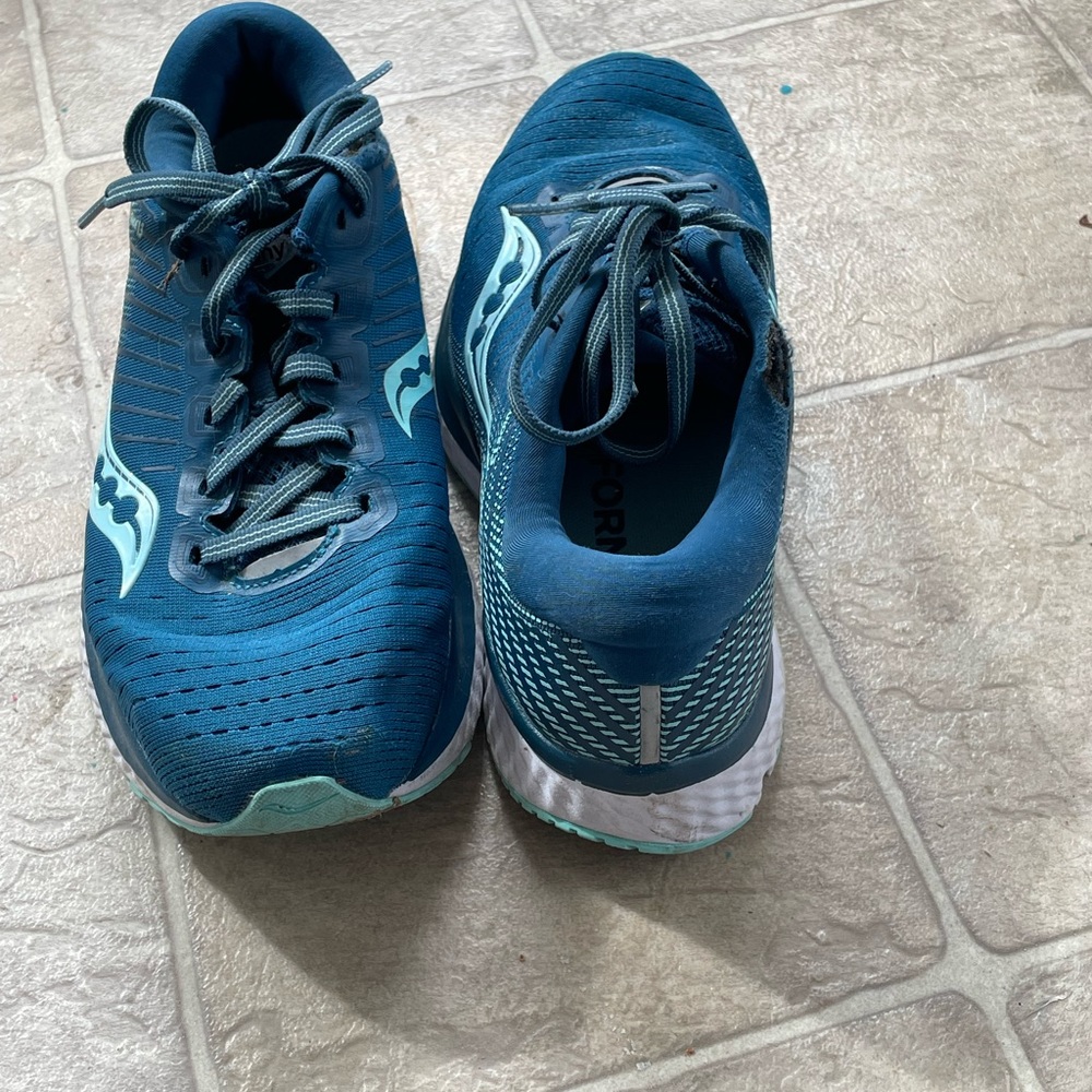 Saucony Women’s Size 7W Running Shoes